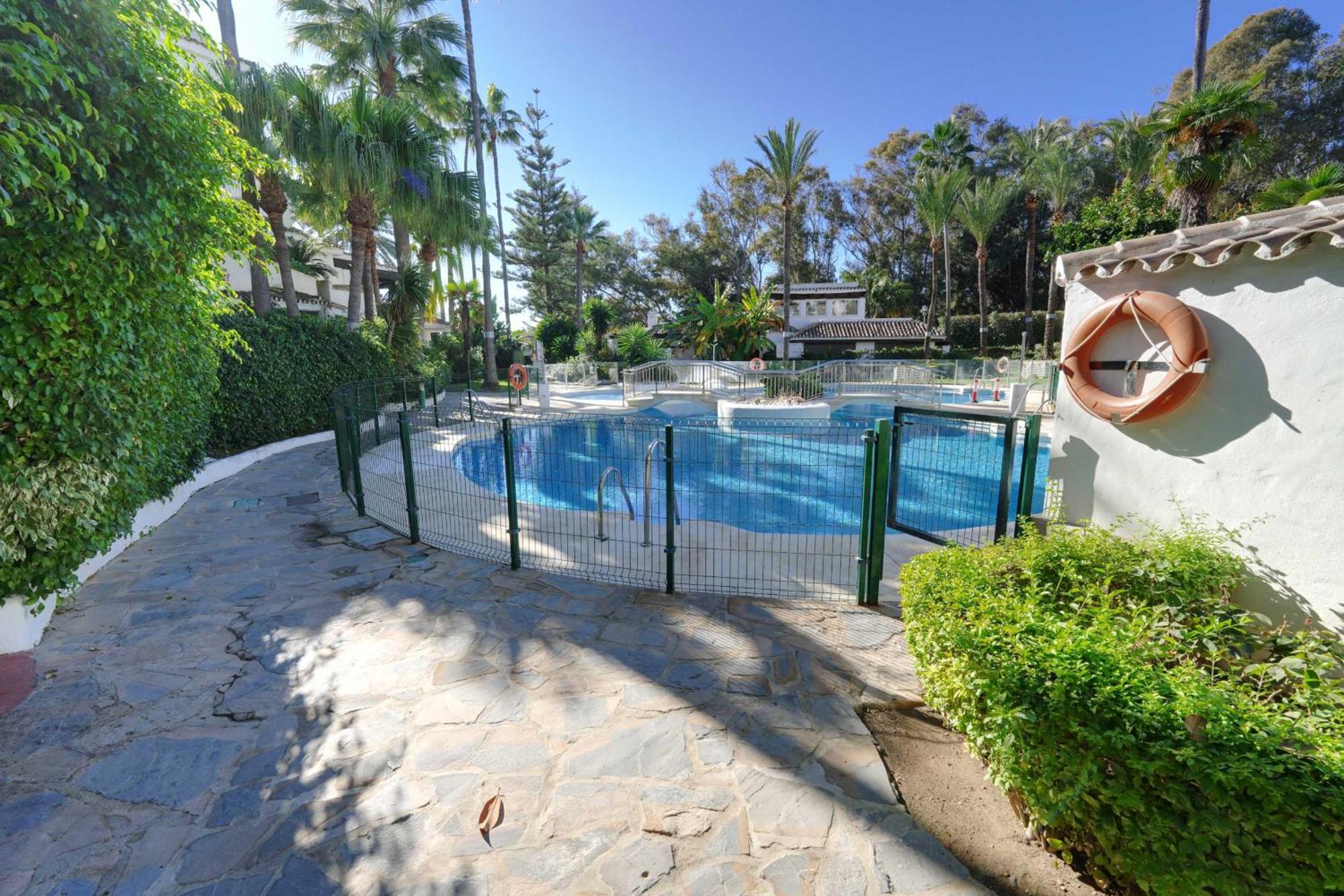 1104 First Line Beach Apartment Golden Beach Pool Marbella Dış mekan fotoğraf