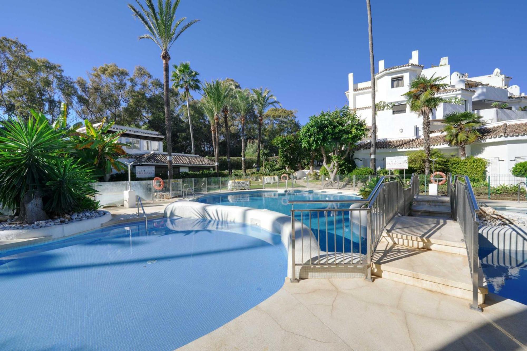 1104 First Line Beach Apartment Golden Beach Pool Marbella Dış mekan fotoğraf